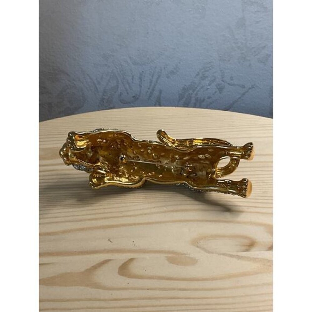 Elegant Gold & Rhinestone Encrusted Shoulder Leopard Brooch - Picture 6 of 7
